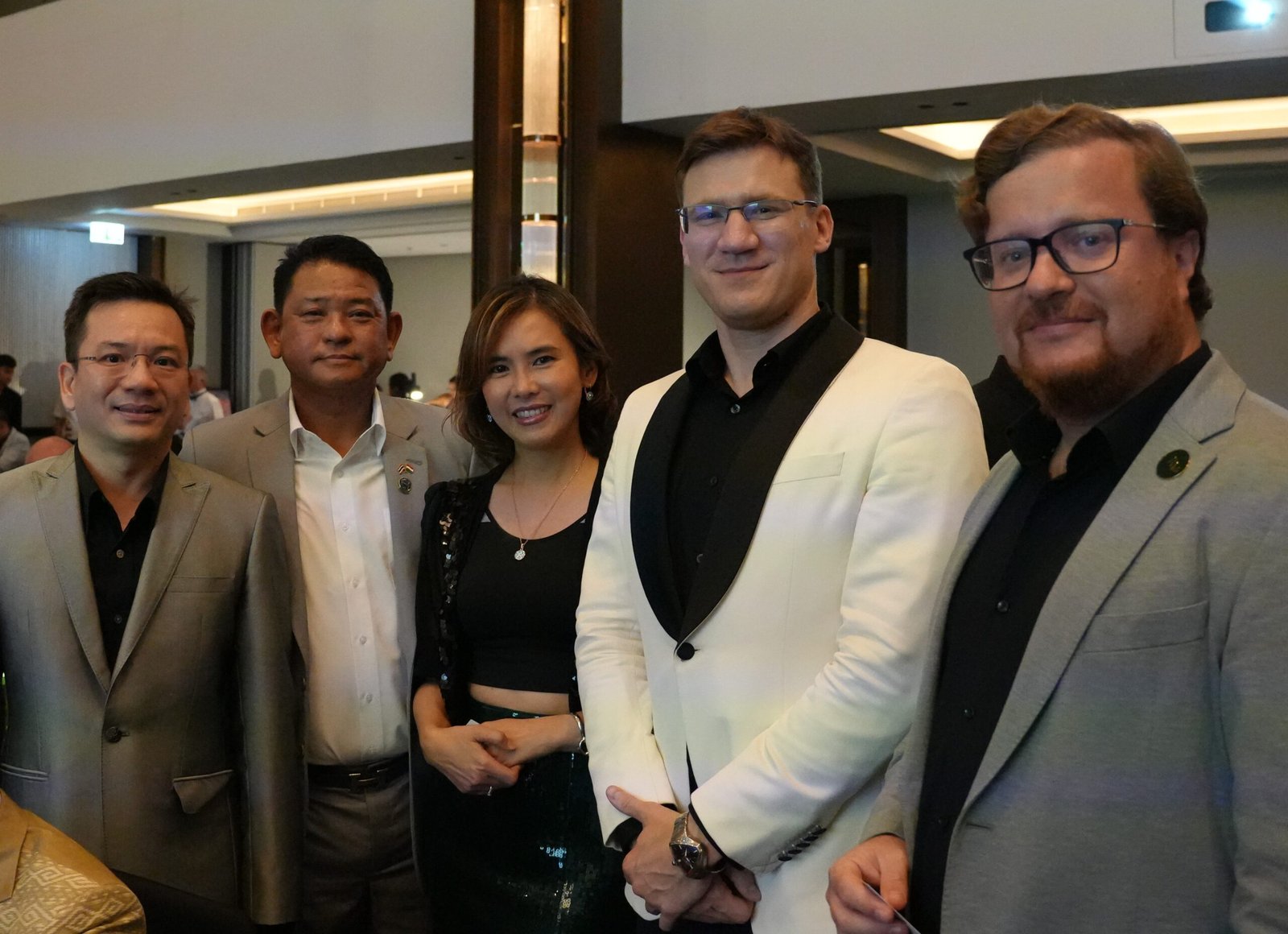 Glitter Cancer Ball в поддержку строительства Cancer Radiation Center