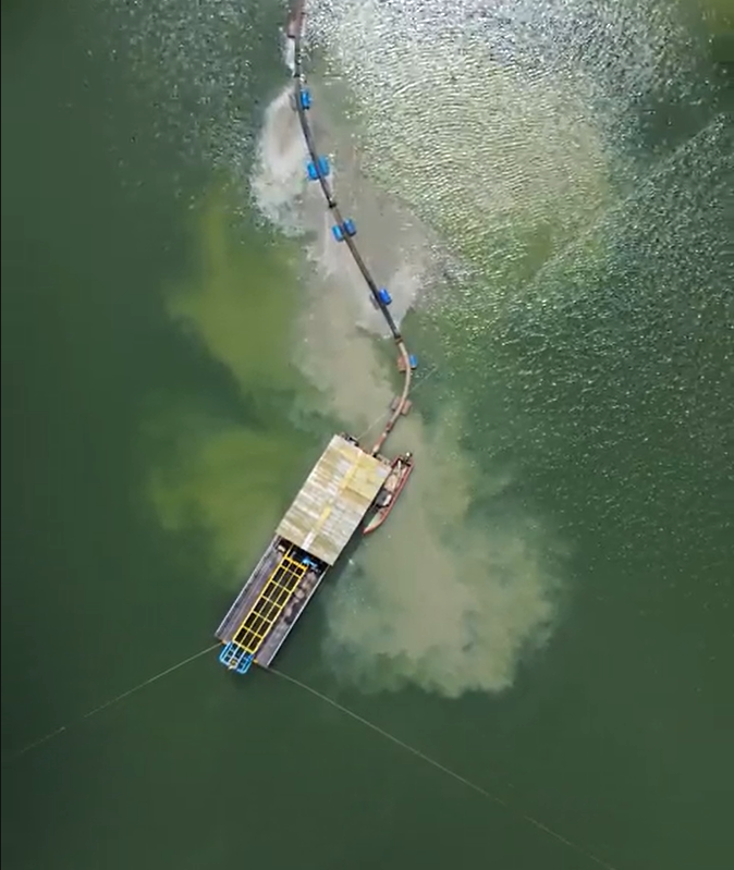 Углубляем дно озера в Redwood Lakeside